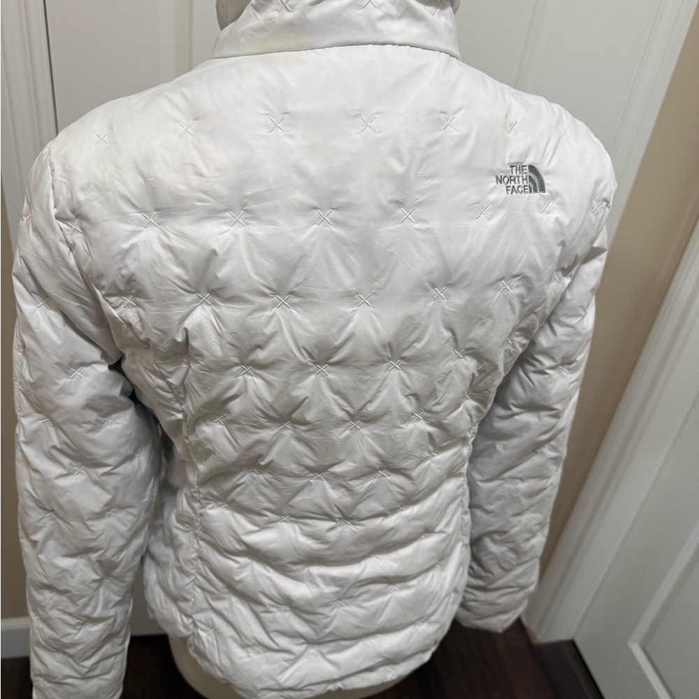 The North Face Women's Light Gray Puffer Jacket - Picture 2 of 9